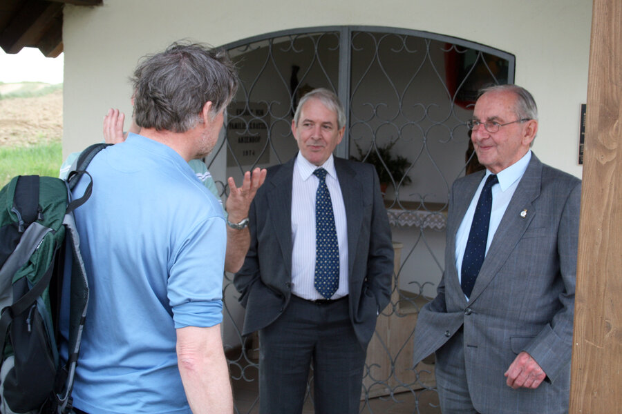 Dave McGarvie talking with John Watts and Joe Hollins