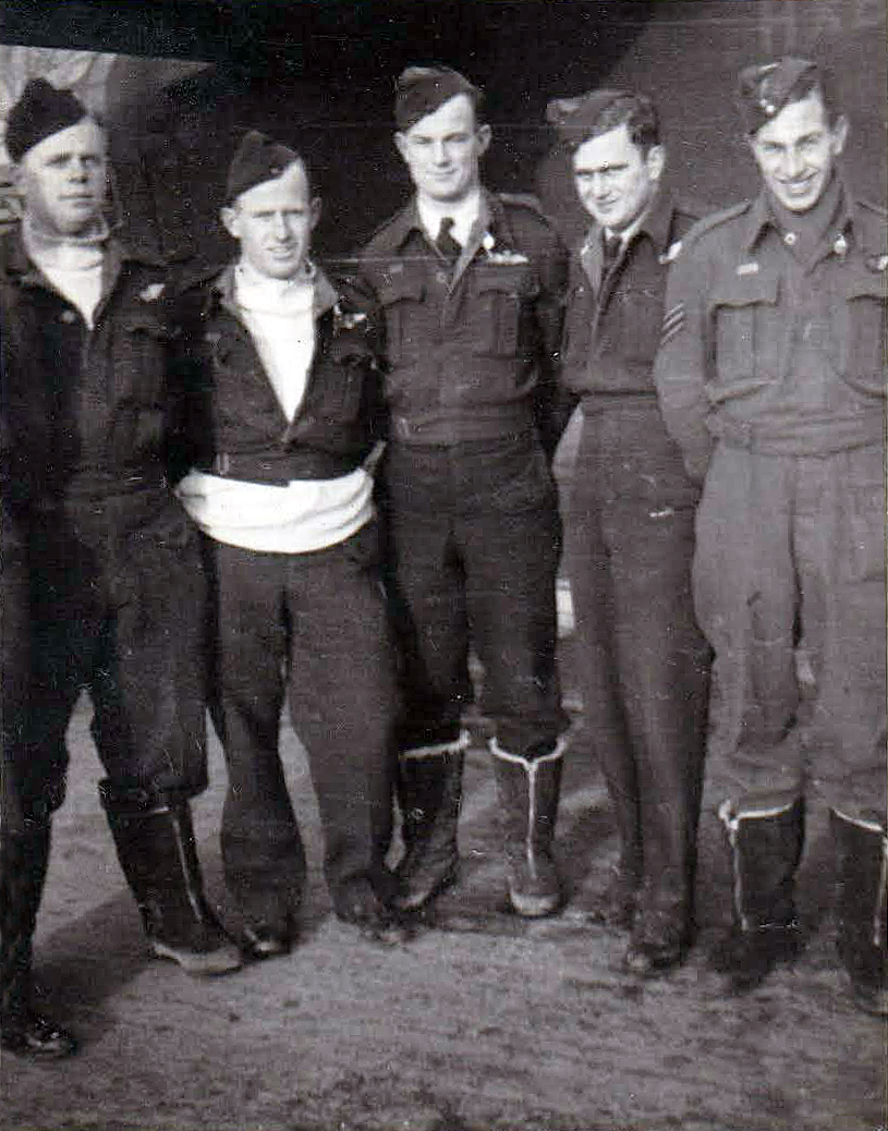 Ken Oakes and crew members, five airmen in uniform